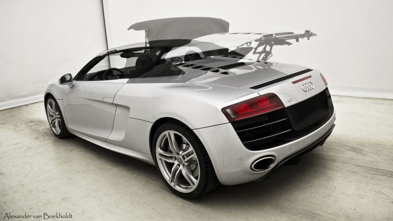 Illustration for article titled Audi R8 V10 Spyder: Pure Car Porn